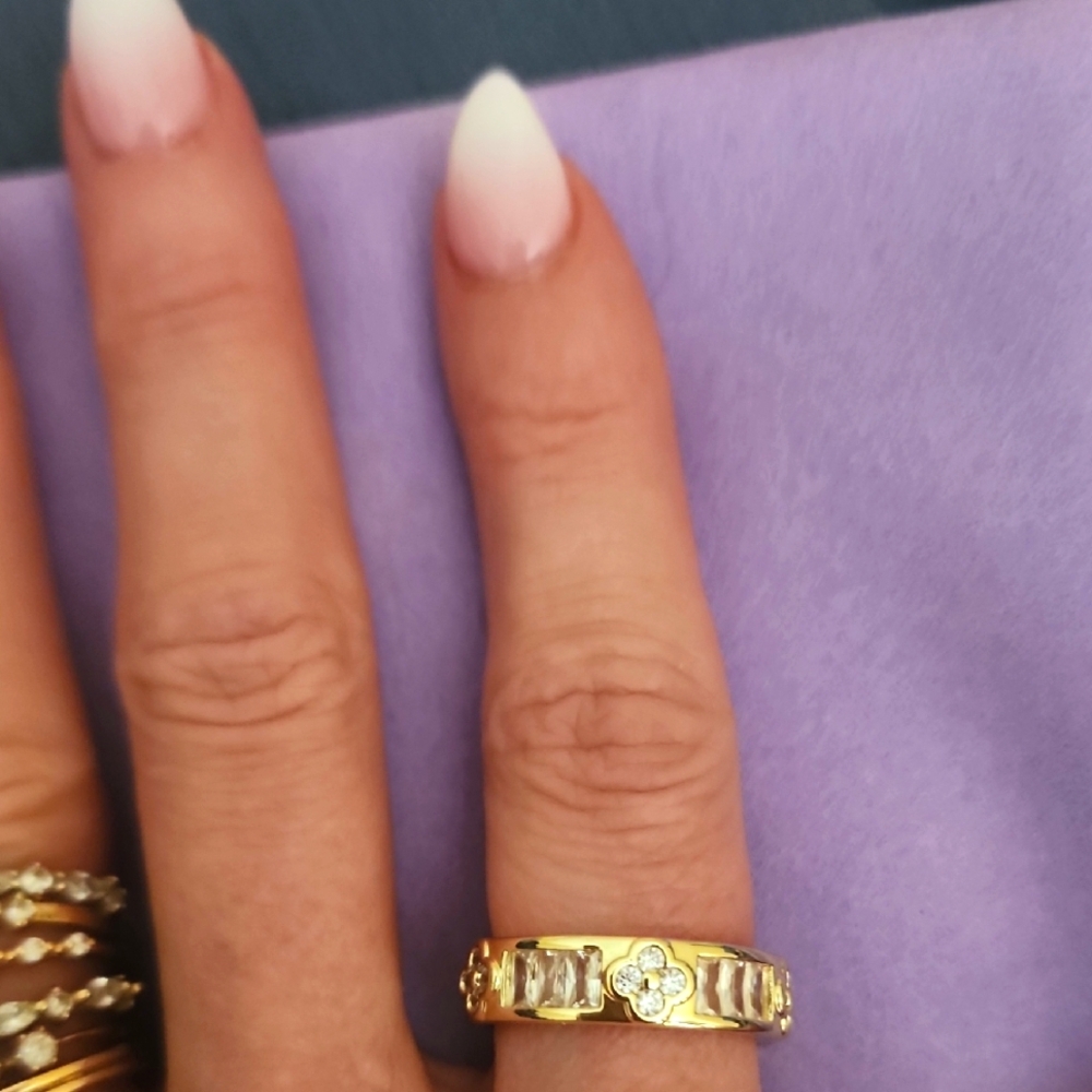 Elegant Gold Clover And Simulated Diamond Ring
